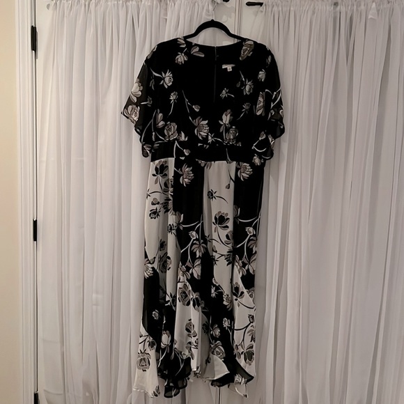 New York & Company Dresses & Skirts - Floral Print Midi Dress